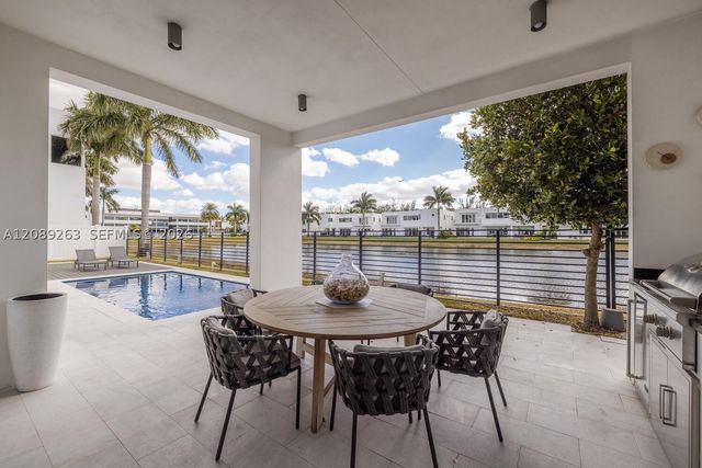 10250 NW 75th Ter, Doral, FL 33178