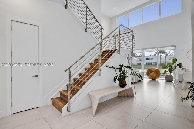 10250 NW 75th Ter, Doral, FL 33178