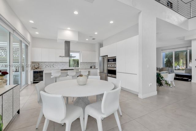 10250 NW 75th Ter, Doral, FL 33178
