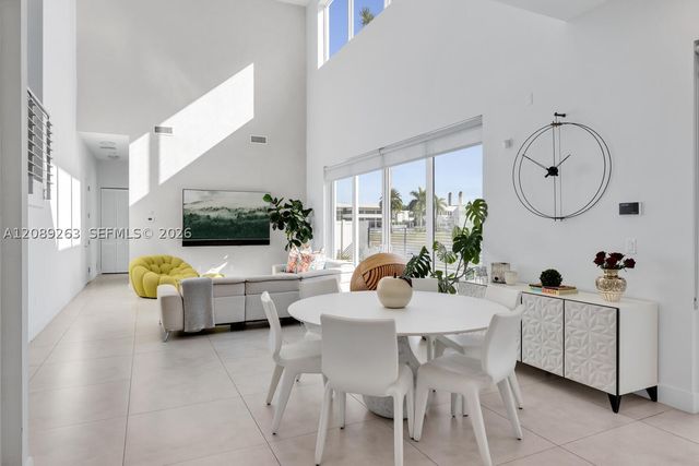 10250 NW 75th Ter, Doral, FL 33178
