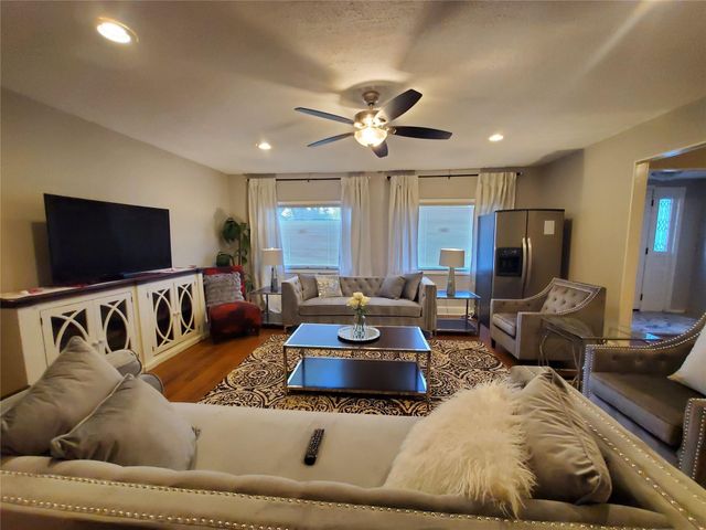 8815 Bellaire Boulevard, Houston, TX 77036