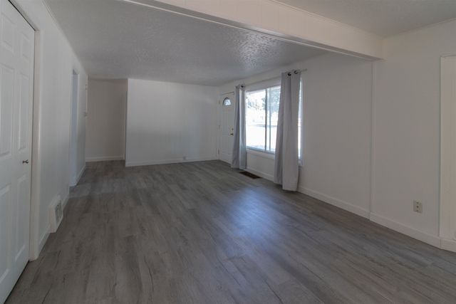 6111 N Alberta St, Spokane, WA 99205