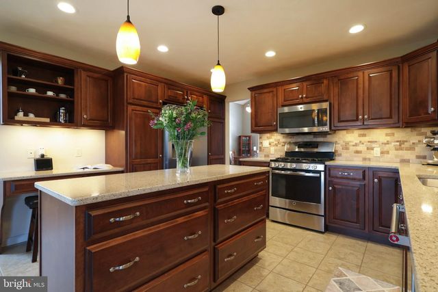 128 WAYPOINT CIR, State College, PA 16801