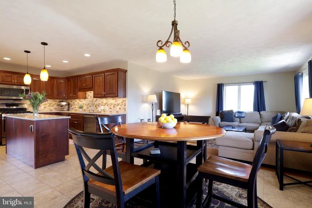 128 WAYPOINT CIR, State College, PA 16801