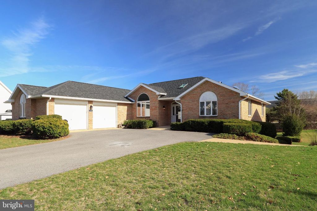 128 WAYPOINT CIR, State College, PA 16801