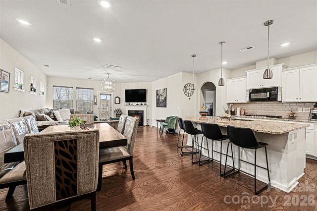 817 Deep River Way, Waxhaw, NC 28173