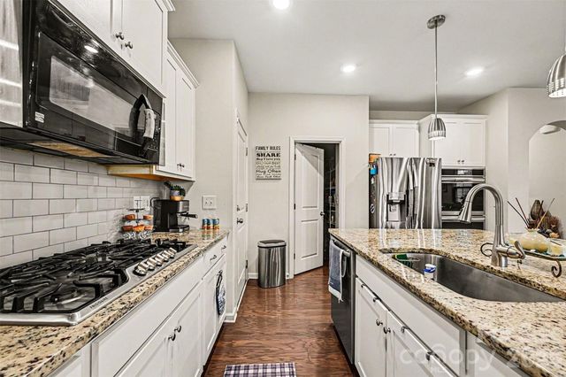 817 Deep River Way, Waxhaw, NC 28173