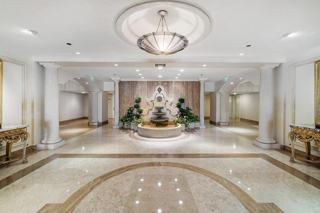 150 Bradley Place 203, Palm Beach, FL 33480
