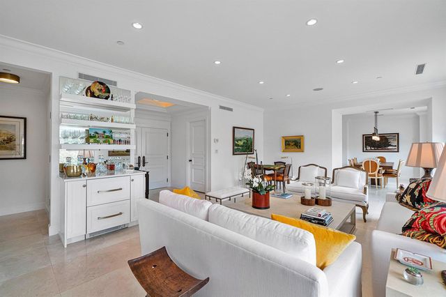 150 Bradley Place 203, Palm Beach, FL 33480