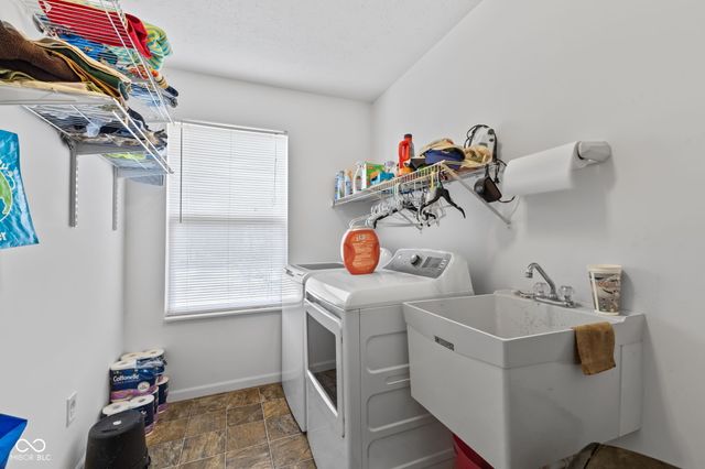 2198 S Moeller Circle, New Palestine, IN 46163