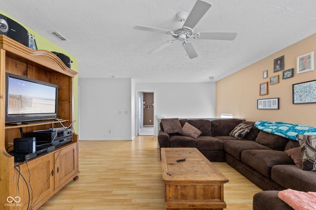 2198 S Moeller Circle, New Palestine, IN 46163