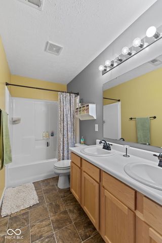 2198 S Moeller Circle, New Palestine, IN 46163