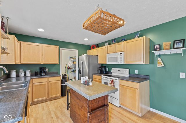 2198 S Moeller Circle, New Palestine, IN 46163