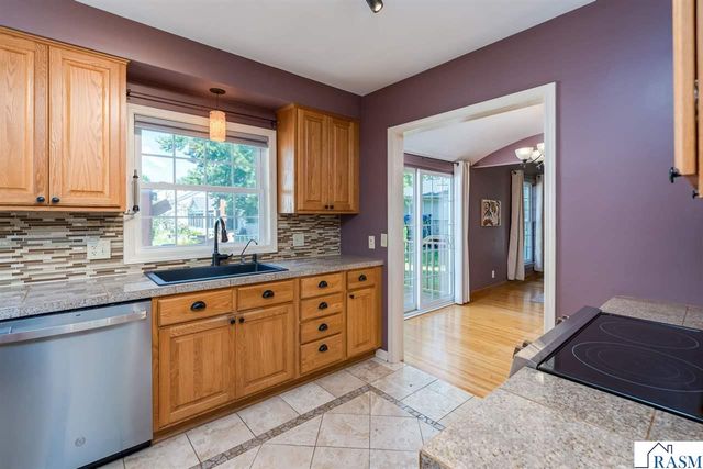 50 Marquette Avenue, North Mankato, MN 56003