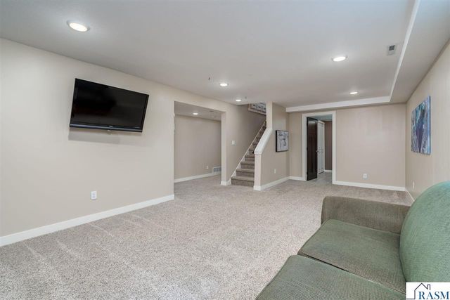 50 Marquette Avenue, North Mankato, MN 56003