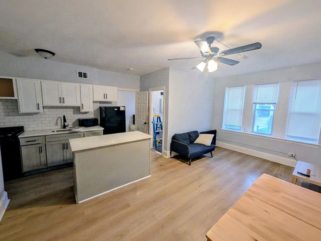 5135 S blackstone Avenue 300, Chicago, IL 60615