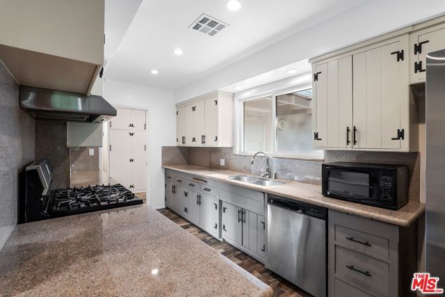 15543 Del Gado Drive, Sherman Oaks, CA 91403