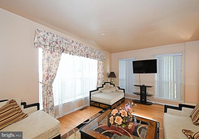 806 SAINT CHRISTOPHER LN, Philadelphia, PA 19116