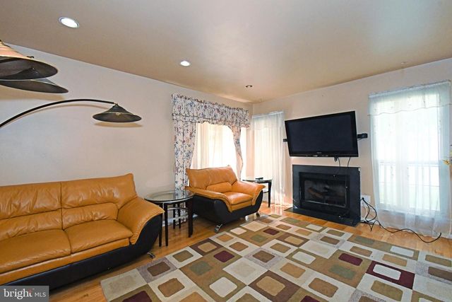 806 SAINT CHRISTOPHER LN, Philadelphia, PA 19116