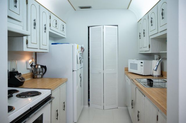 12416 Alternate A1a P2, Palm Beach Gardens, FL 33410