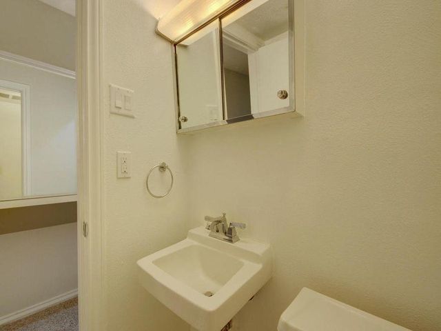 505 W 7th ST 202, Austin, TX 78701