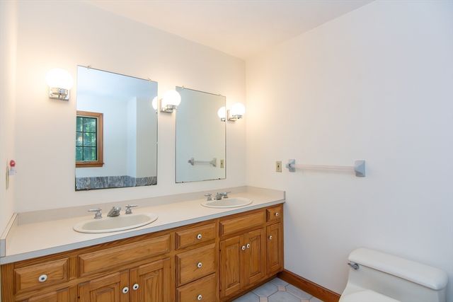 26 Noon Hill Ave, Norfolk, MA 02056