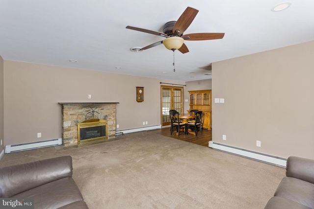 21 LINDEN RD, Bordentown, NJ 08505