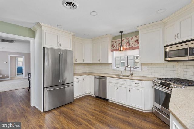 21 LINDEN RD, Bordentown, NJ 08505