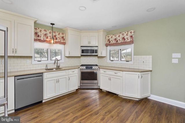 21 LINDEN RD, Bordentown, NJ 08505