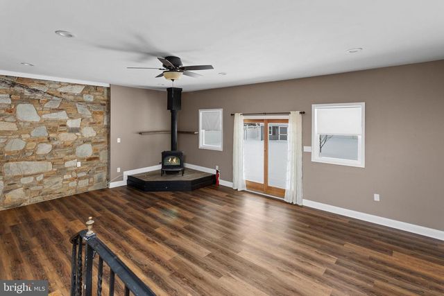 21 LINDEN RD, Bordentown, NJ 08505