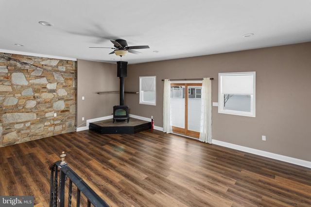 21 LINDEN RD, Bordentown, NJ 08505