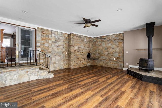 21 LINDEN RD, Bordentown, NJ 08505