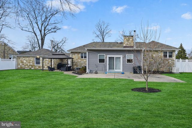 21 LINDEN RD, Bordentown, NJ 08505