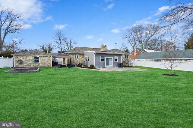 21 LINDEN RD, Bordentown, NJ 08505