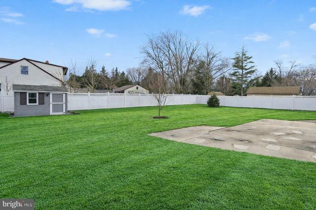 21 LINDEN RD, Bordentown, NJ 08505