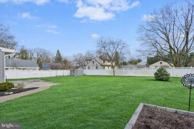 21 LINDEN RD, Bordentown, NJ 08505