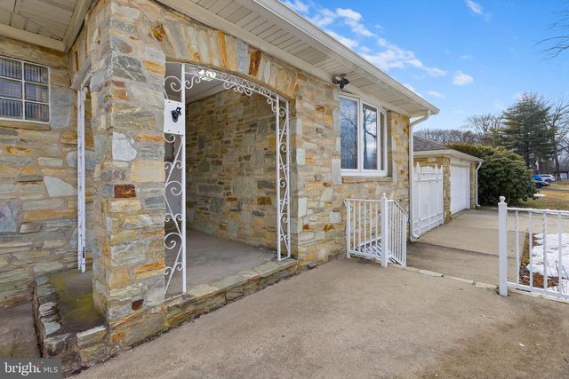 21 LINDEN RD, Bordentown, NJ 08505