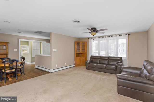 21 LINDEN RD, Bordentown, NJ 08505