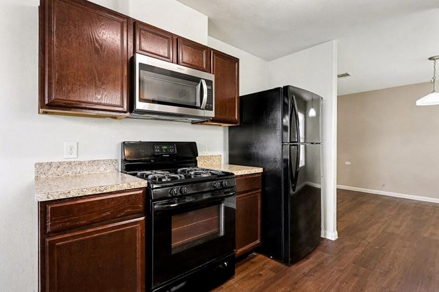 882 Darbydale Crossing Lane, Houston, TX 77090