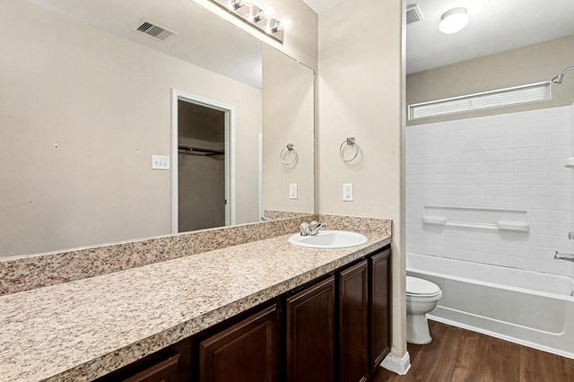 882 Darbydale Crossing Lane, Houston, TX 77090