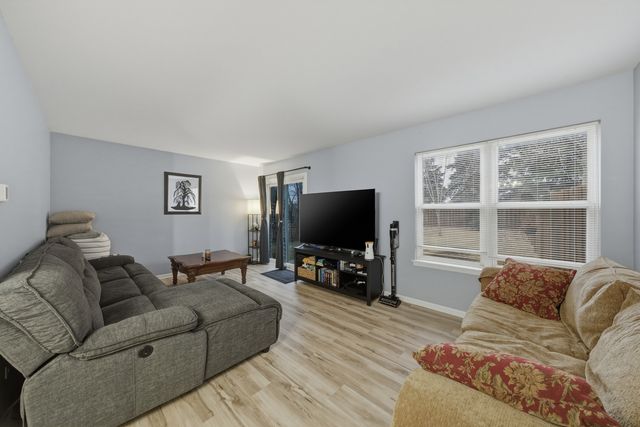 541 Heritage Drive, Oswego, IL 60543