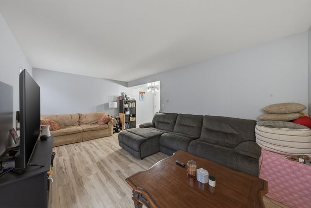 541 Heritage Drive, Oswego, IL 60543