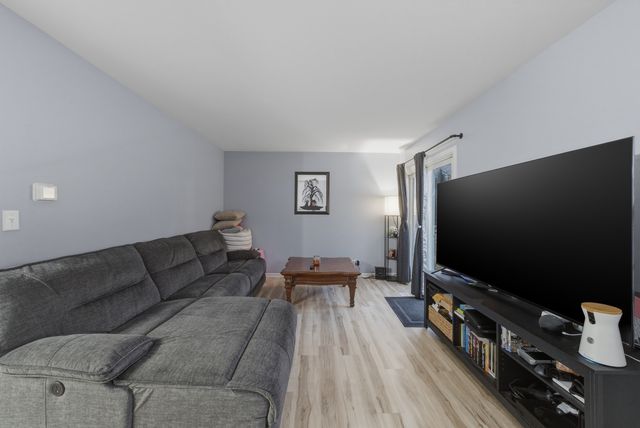 541 Heritage Drive, Oswego, IL 60543