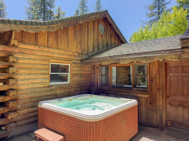 17452 Lake Vera Purdon Rd, Nevada City, CA 95959