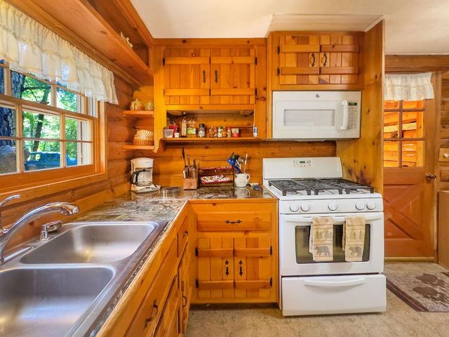 17452 Lake Vera Purdon Rd, Nevada City, CA 95959