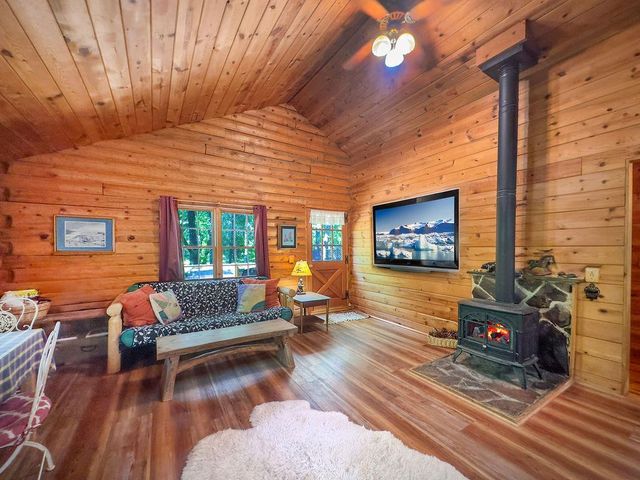 17452 Lake Vera Purdon Rd, Nevada City, CA 95959