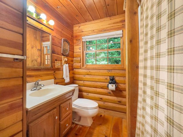 17452 Lake Vera Purdon Rd, Nevada City, CA 95959