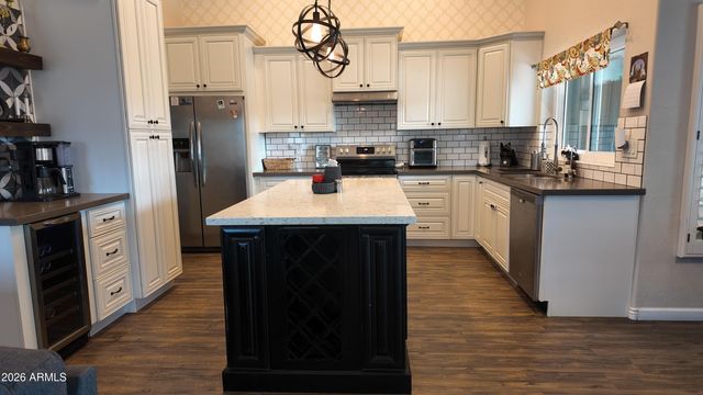 2647 E South Fork Drive, Phoenix, AZ 85048