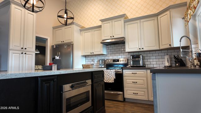 2647 E South Fork Drive, Phoenix, AZ 85048