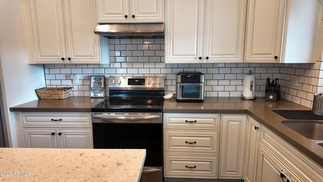 2647 E South Fork Drive, Phoenix, AZ 85048